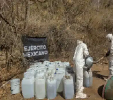 Ejército destruye 8 “narcolaboratorios”, asegura armas, municiones y tres vehículos en Culiacán