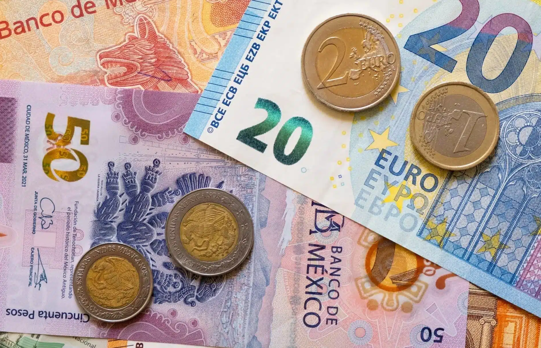 El euro presenta leve caída frente al peso mexicano hoy