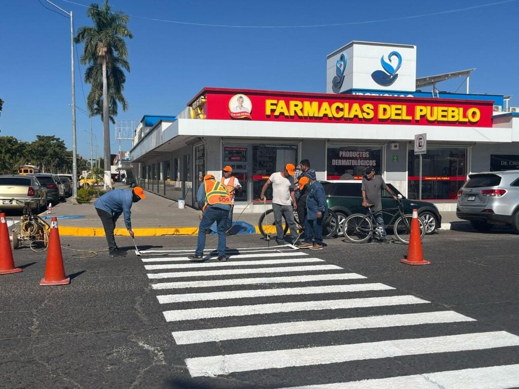 El peatón podrá caminar seguro con el pintado de los cruceros en Los Mochis