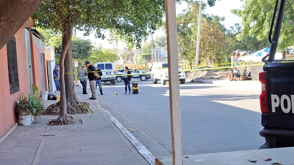 Encuentran a un hombre sin vida en la colonia 10 de Abril en Guamúchil