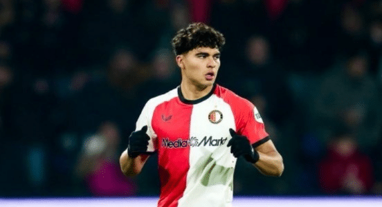 Stephano Carrillo debuta con triunfo con el Feyenoord