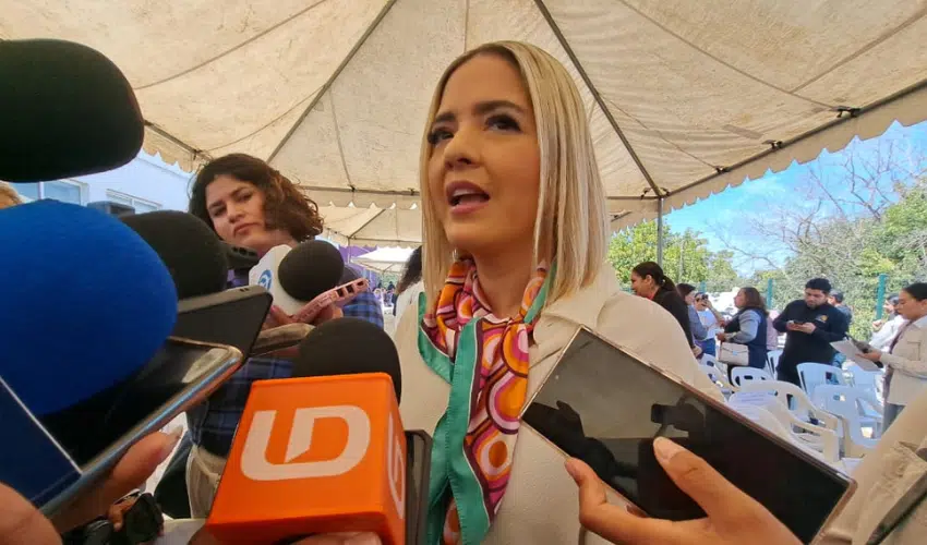 Estrella Palacios habla con la prensa de Sinaloa