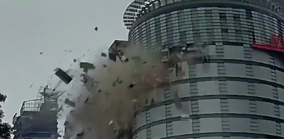 VIDEO: Aparatosa explosión en un centro comercial de Taiwán deja 4 muertos y 26 heridos