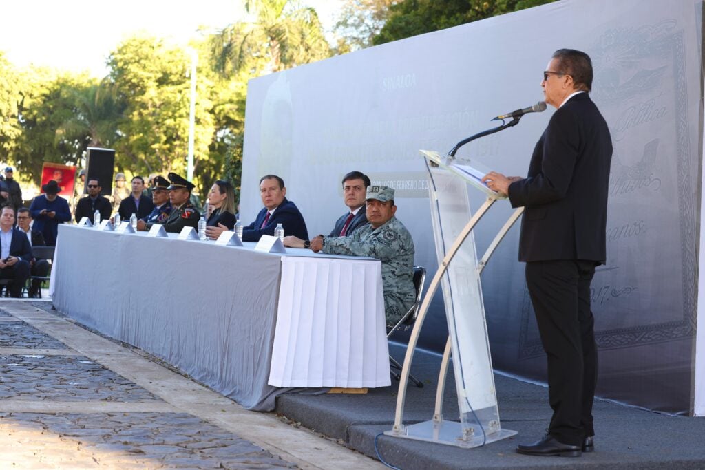 Feliciano Castro en acto de promulgación