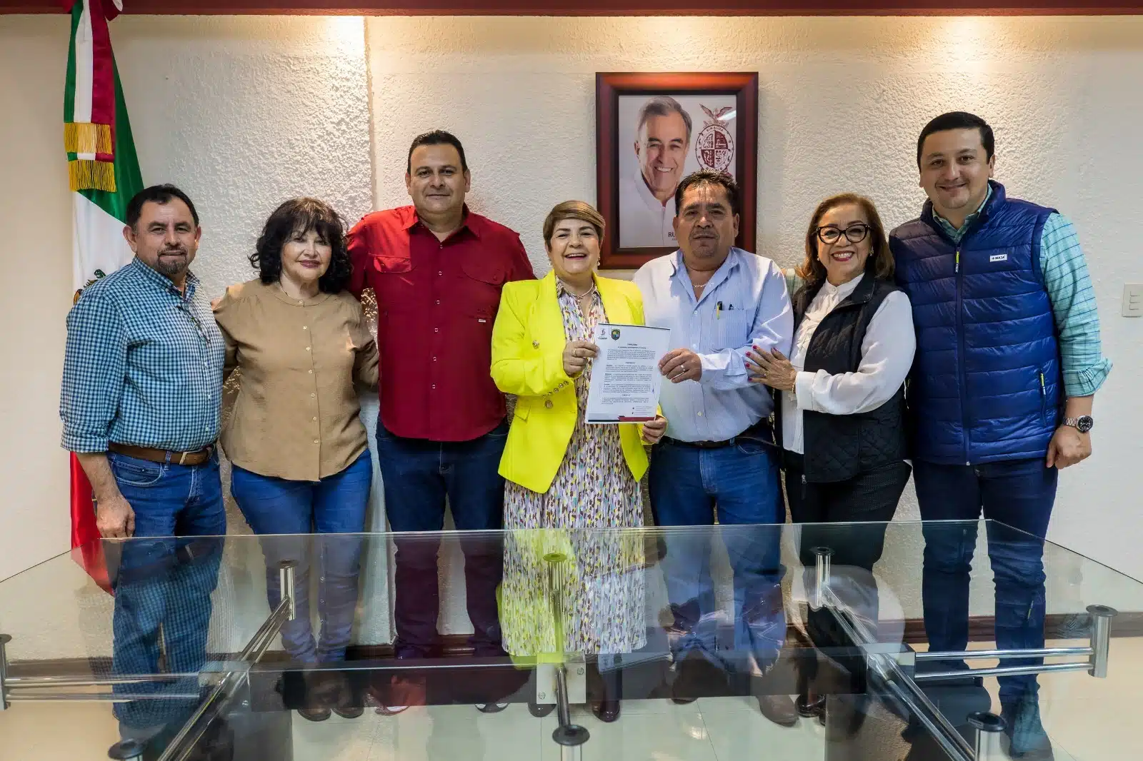 Comisión Transitoria para la organización del plebiscito de síndicos y comisarios municipales y la alcaldesa Cecilia Ramírez Montoya