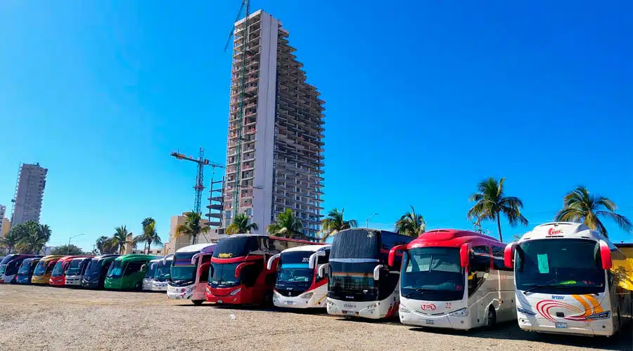 Estacionamiento de autobuses turísticos