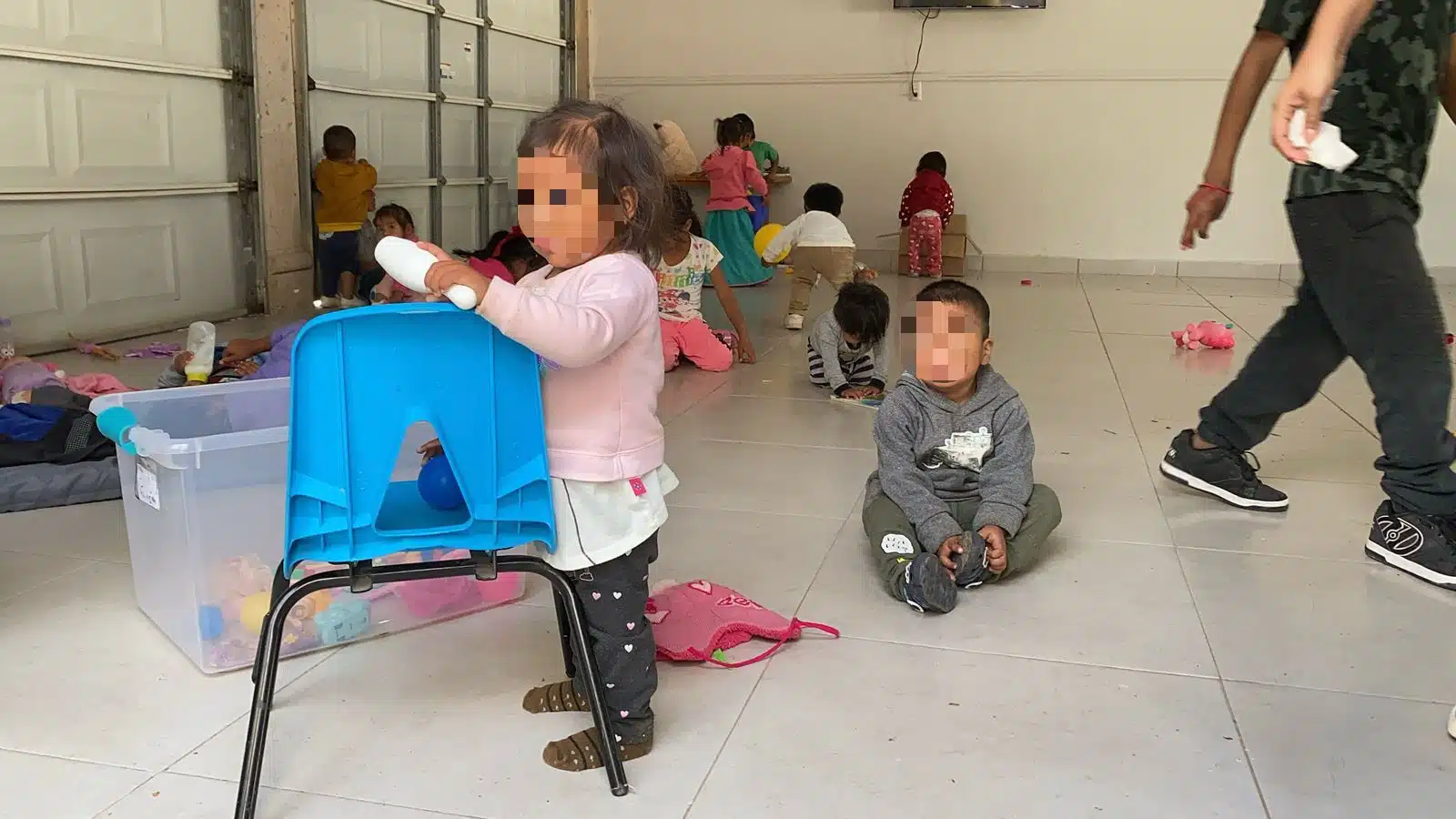 Hijos de jornaleros agrícolas conviviendo y jugando en el Centro de Atención Infantil.