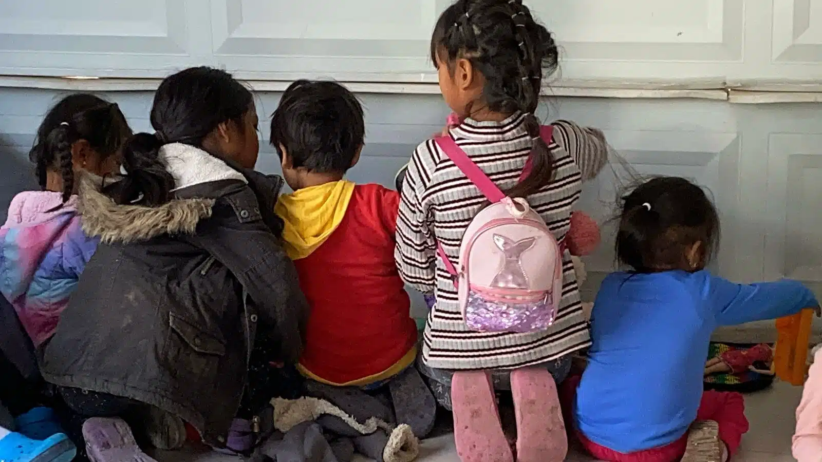 Hijos de jornaleros agrícolas conviviendo y jugando en el Centro de Atención Infantil.