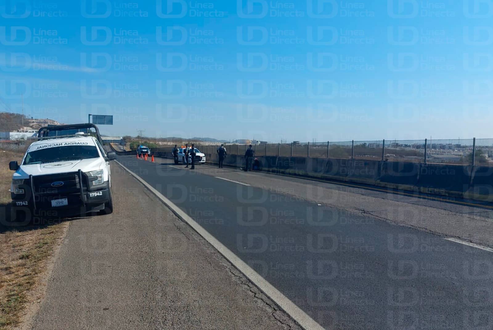 Autoridades resguardaron la zona y conversaron con el hombre que se creía estar atropellado.