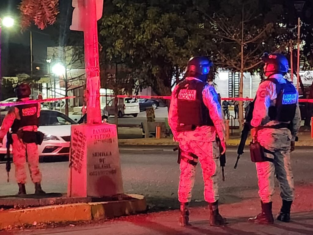 Policías “sacan” a un hombre de expendio y queda detenido en la Antonio Nakayama, Culiacán