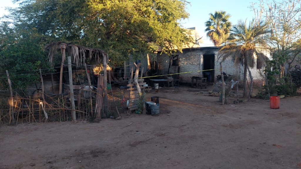 Hombre pierde la vida durante incendio en una casa de Los Taxtes, El Fuerte