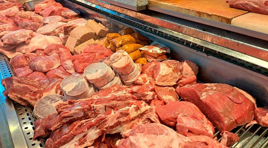 Carnes rojas en mostrador