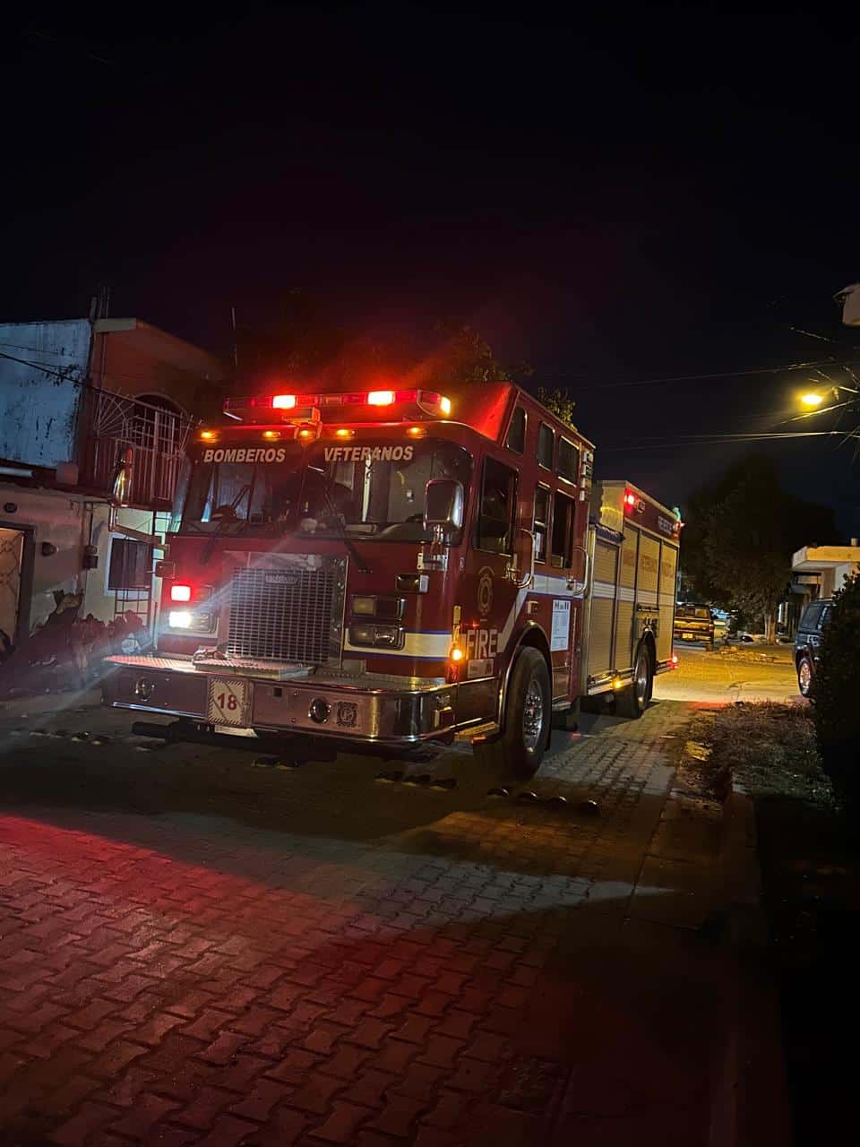 Comerciante llevaba comida al tianguis y se incendia la cocina de su casa en la Benito Juárez, Mazatlán