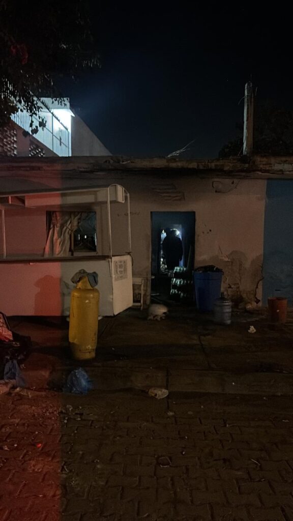 Comerciante llevaba comida al tianguis y se incendia la cocina de su casa en la Benito Juárez, Mazatlán