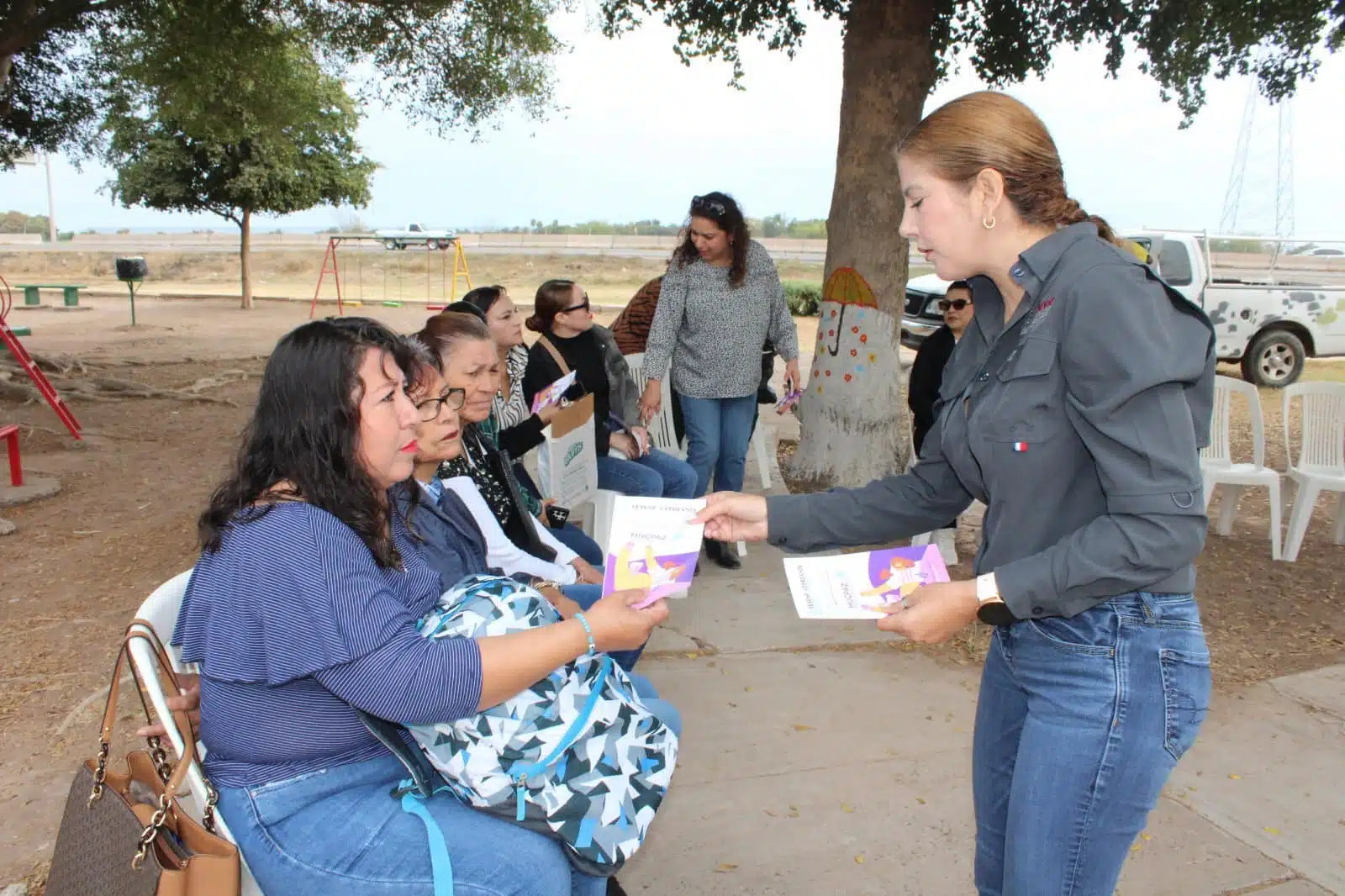 Instalan las primeras redes de mujeres constructoras de paz en El Estero y Bachoco, JJR