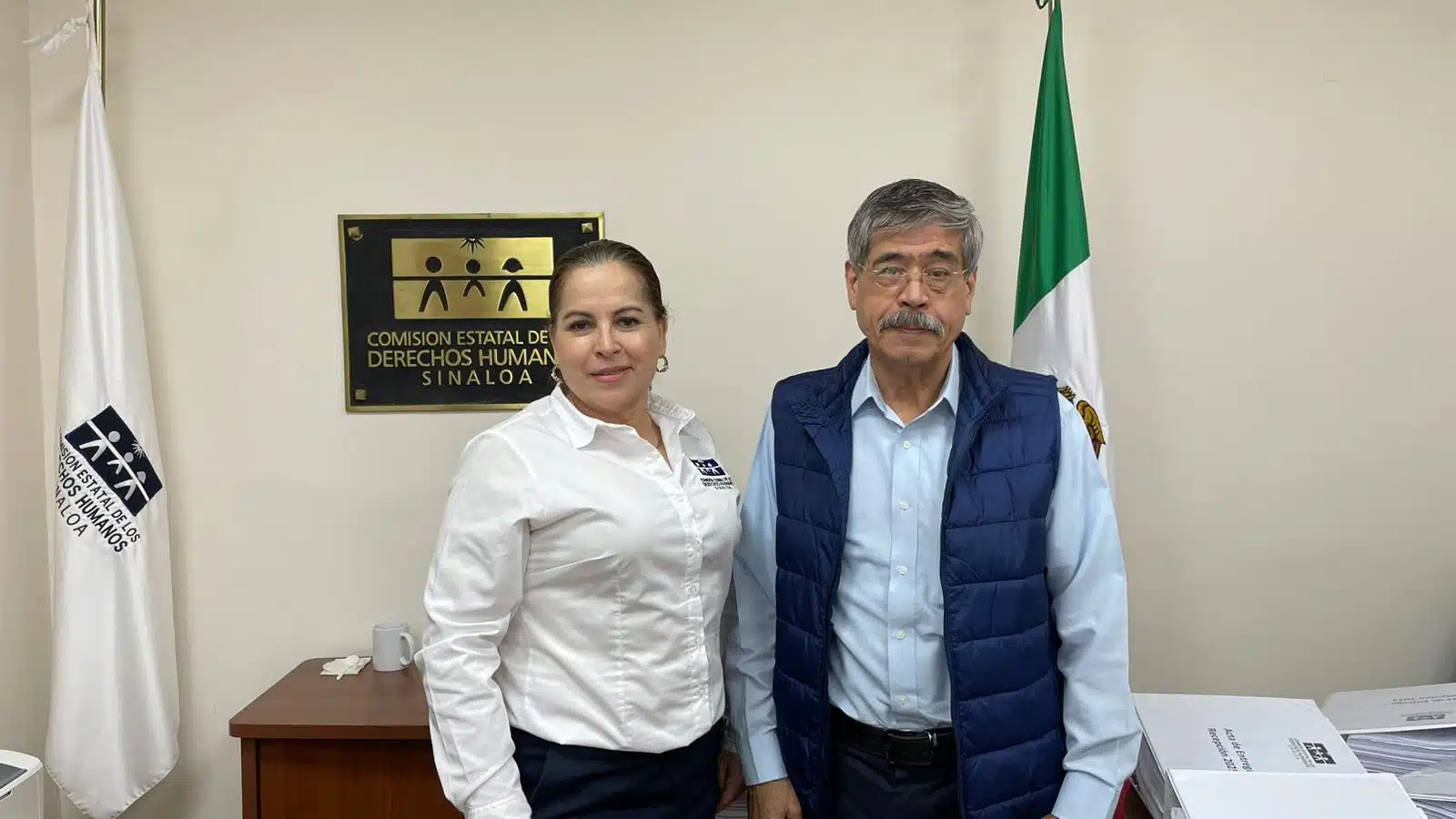 Óscar Loza Ochoa, presidente de la CEDH, junto a Reyna Isabel Mendoza Osuna.