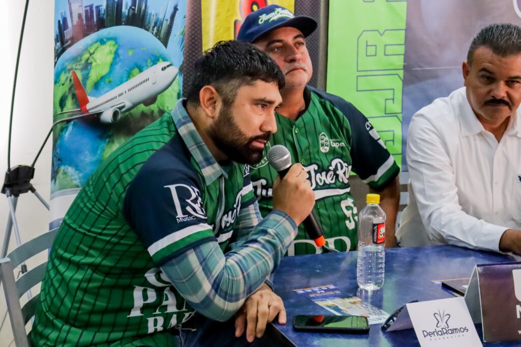 Iván Araujo en rueda de prensa