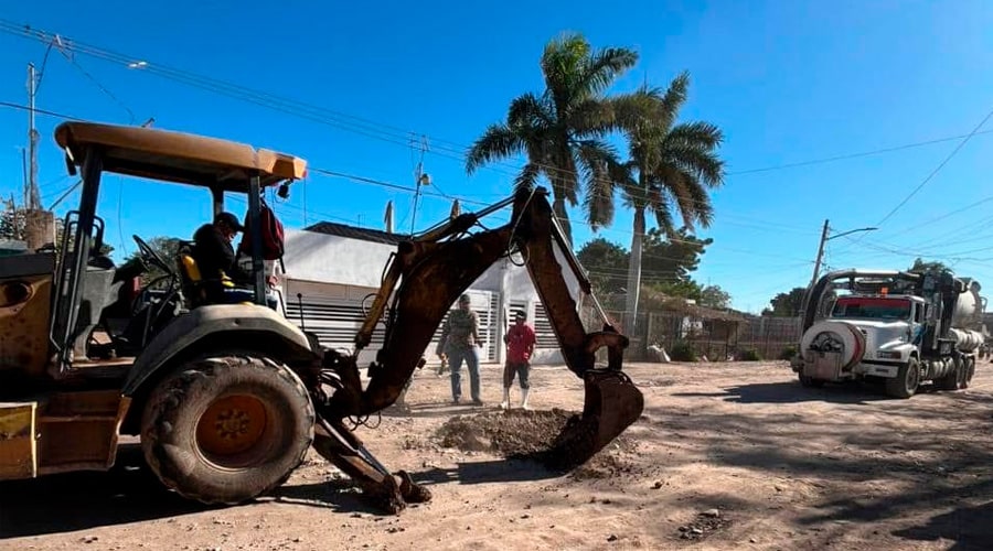 Trabajos de reparación de la Junta de Agua Potable en Juan José Ríos