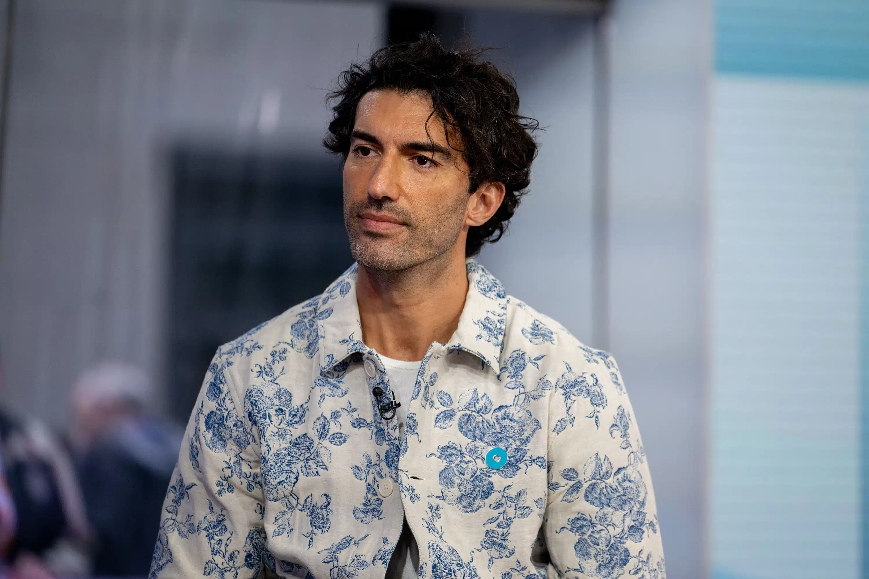 Justin Baldoni, devastado emocional y financieramente por disputa con Blake Lively, dice su abogado