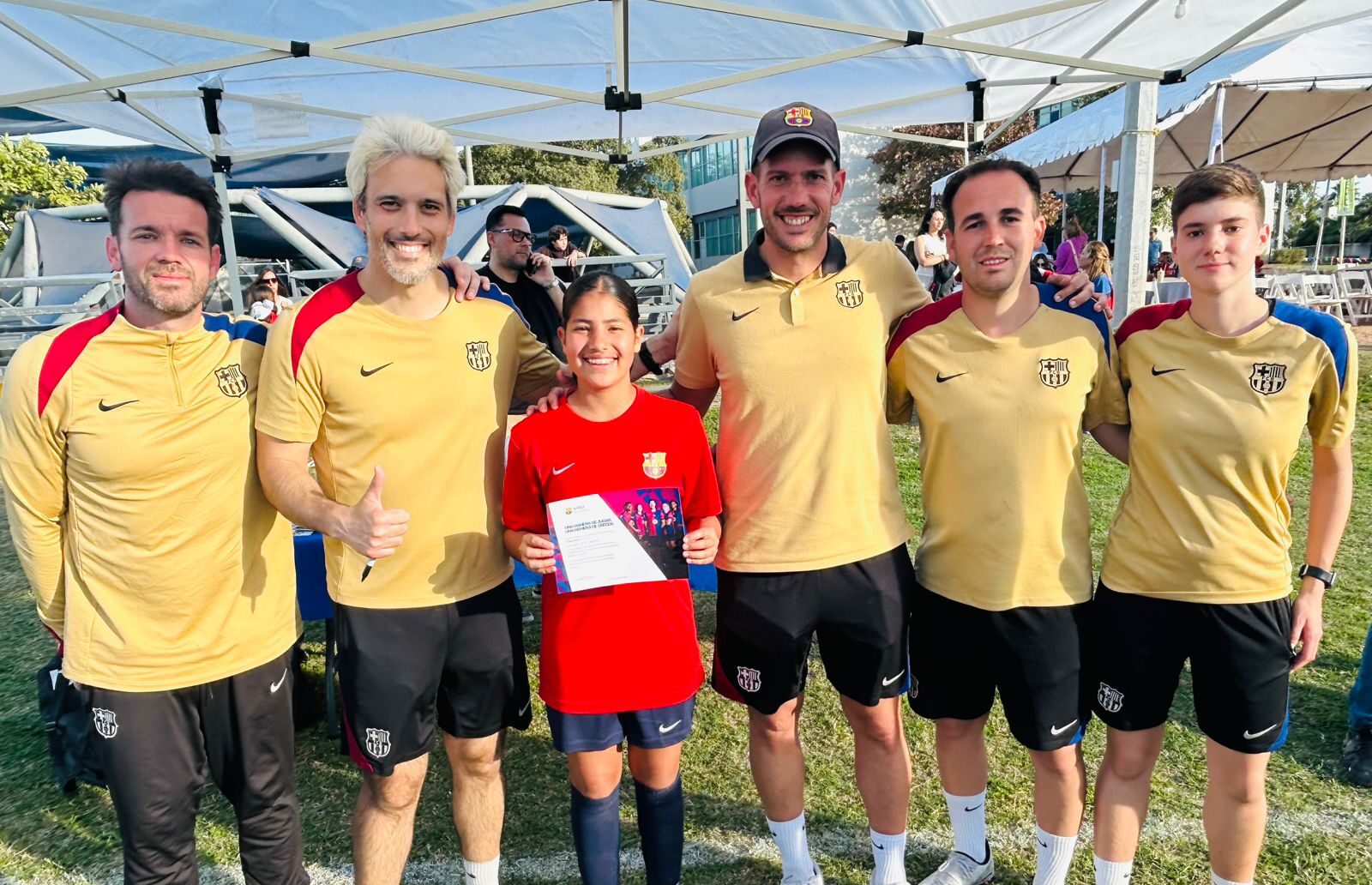 La mochitense Luciana Leal gana beca de la escuela oficial de futbol del FC Barcelona