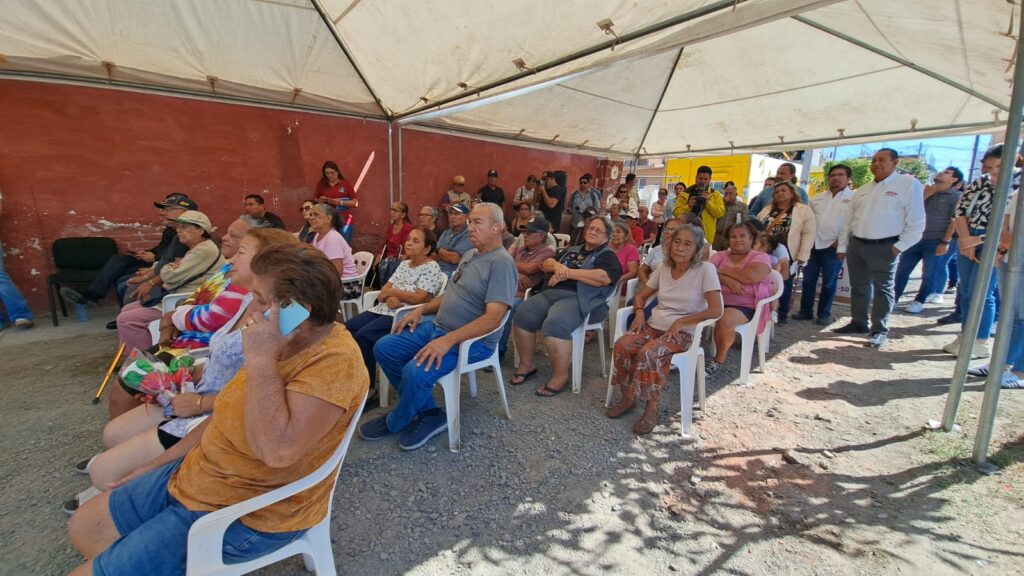 Vecinos de la colonia Luis Echeverría.