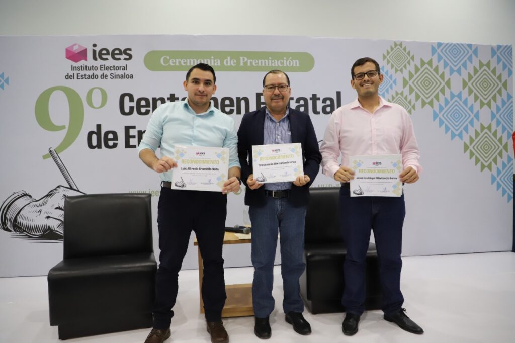 Crescencio Flores recibe el Premio Octavio Paz del IEES 