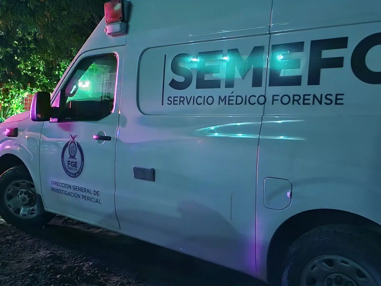 Vehículo del Servicio Médico Forense