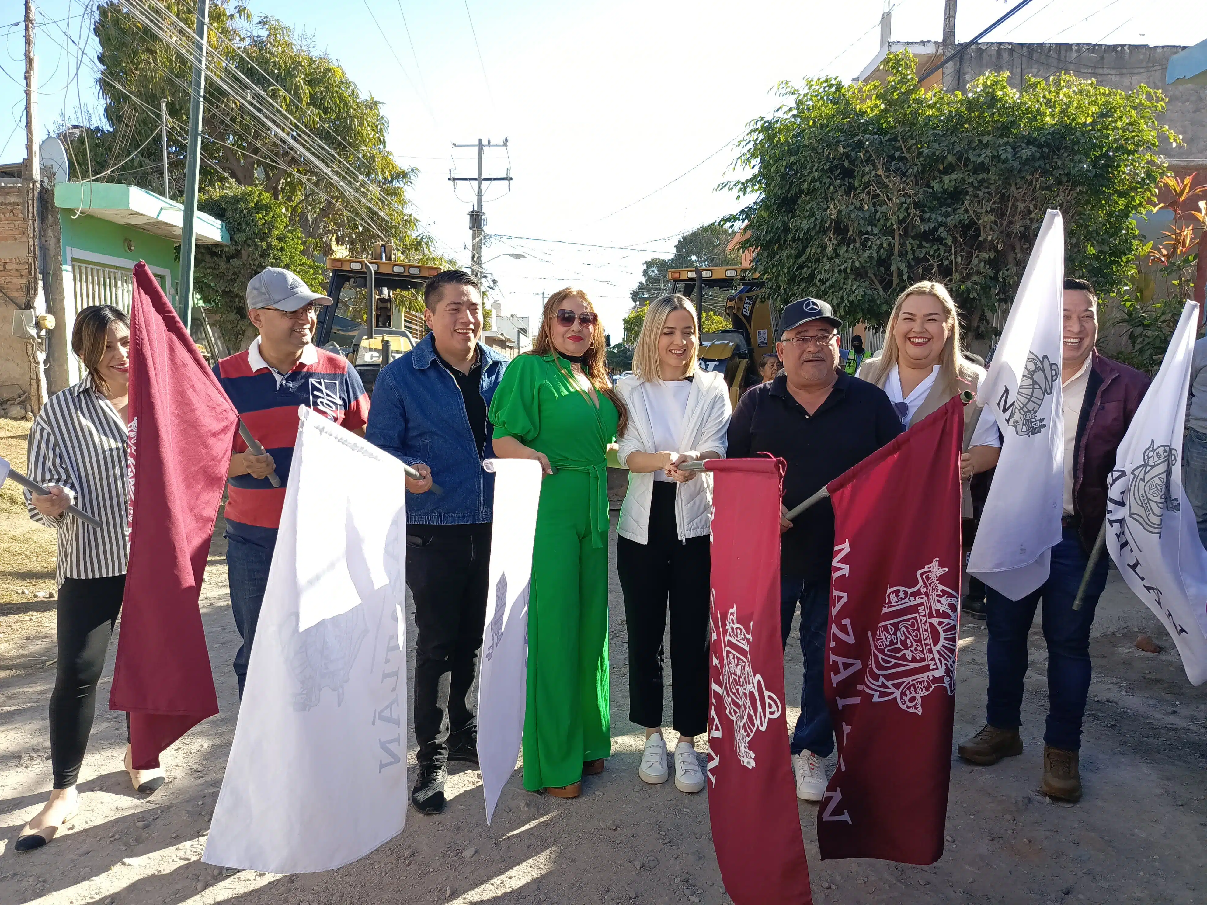 Banderazo para la pavimentación de la calle Río Mocorito en Mazatlán.