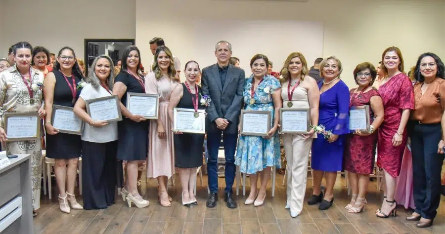 Mujeres premiadas a Lore de la Vega Ahome 2024