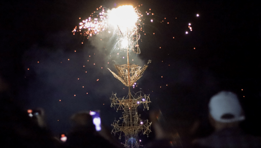 Quema del Castillo durante carnaval de Topolobampo