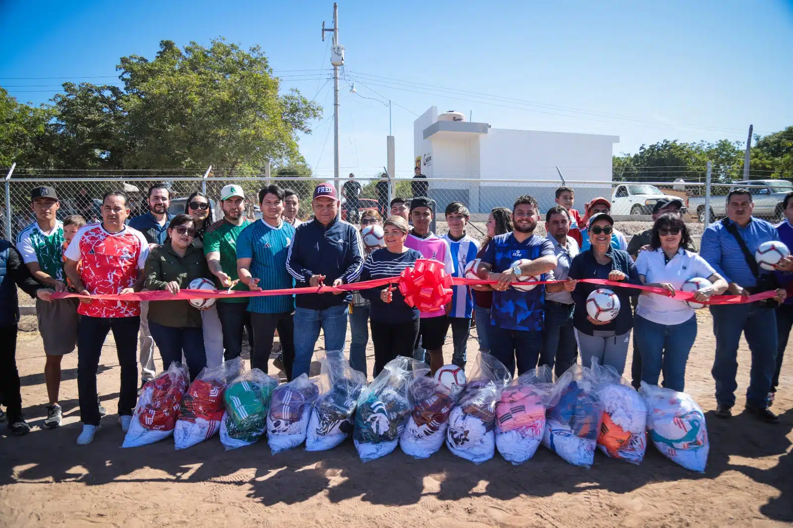 Inauguración del torneo Ranchos League 2025 y entrega de uniformes y balones.