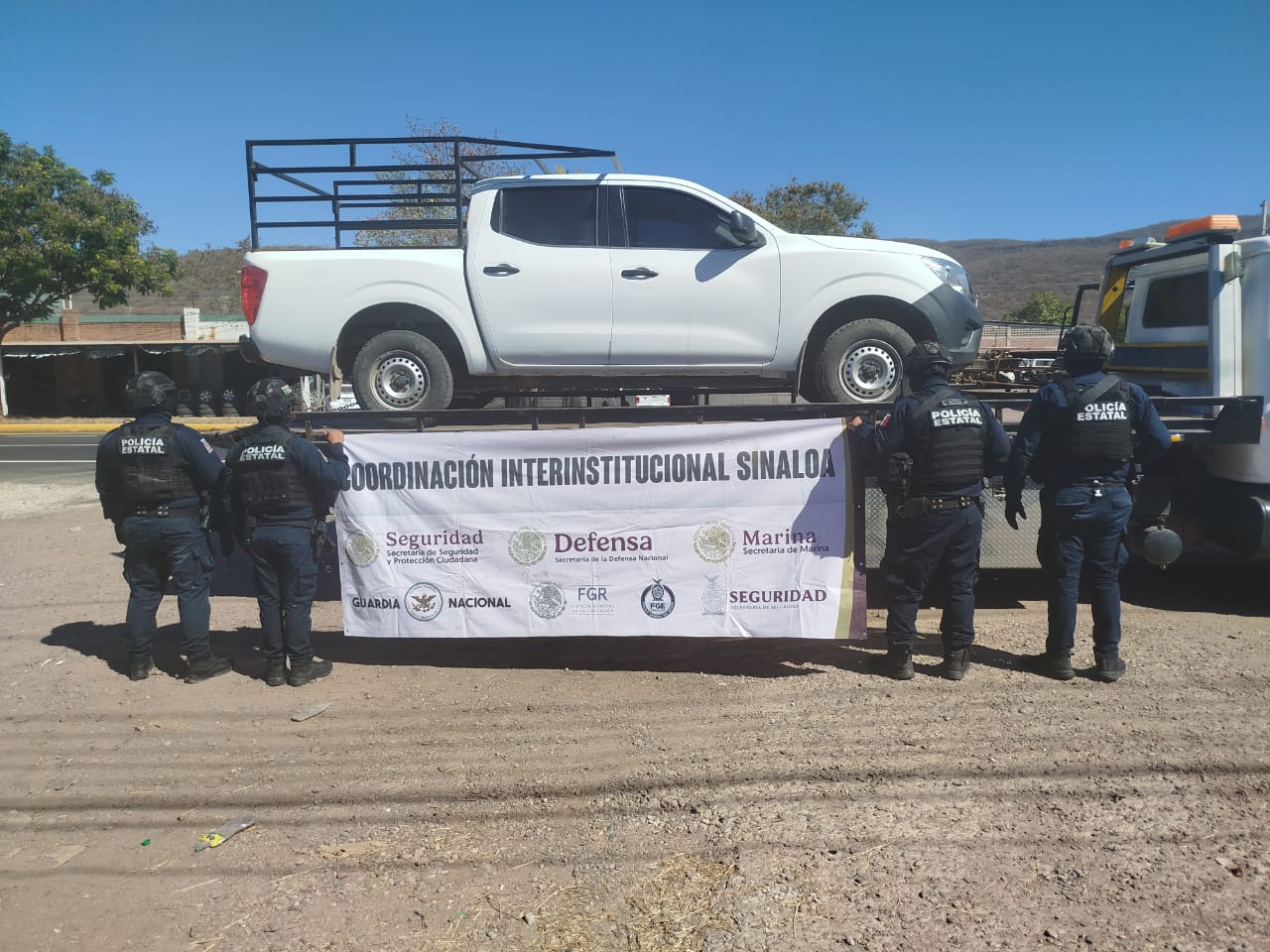 Autoridades aseguran camioneta robada en Eldorado, Sinaloa