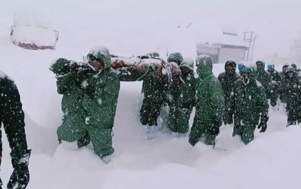 Avalancha de nieve deja 41 trabajadores sepultados en la India; avanzan labores de rescate