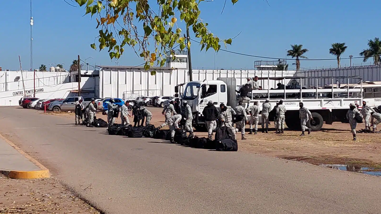 Elementos de la Guardia Nacional llegan a penal Goros II en Ahome