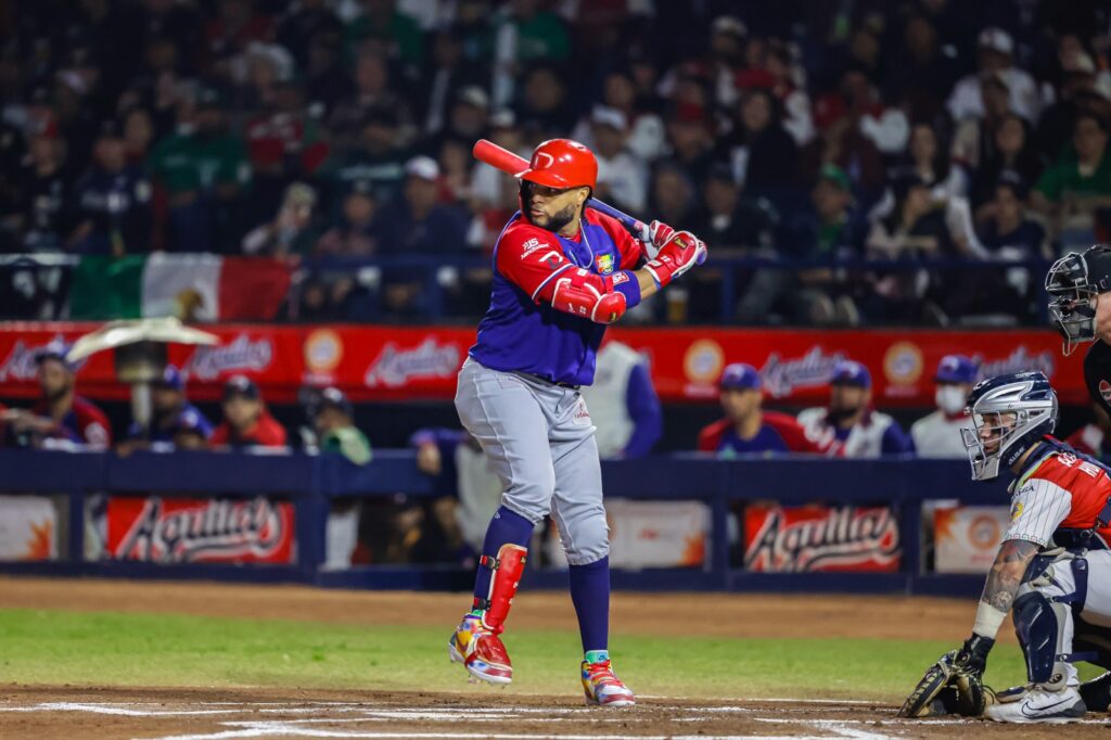 Robinson Canó da batazo en juego de República Dominicana y México