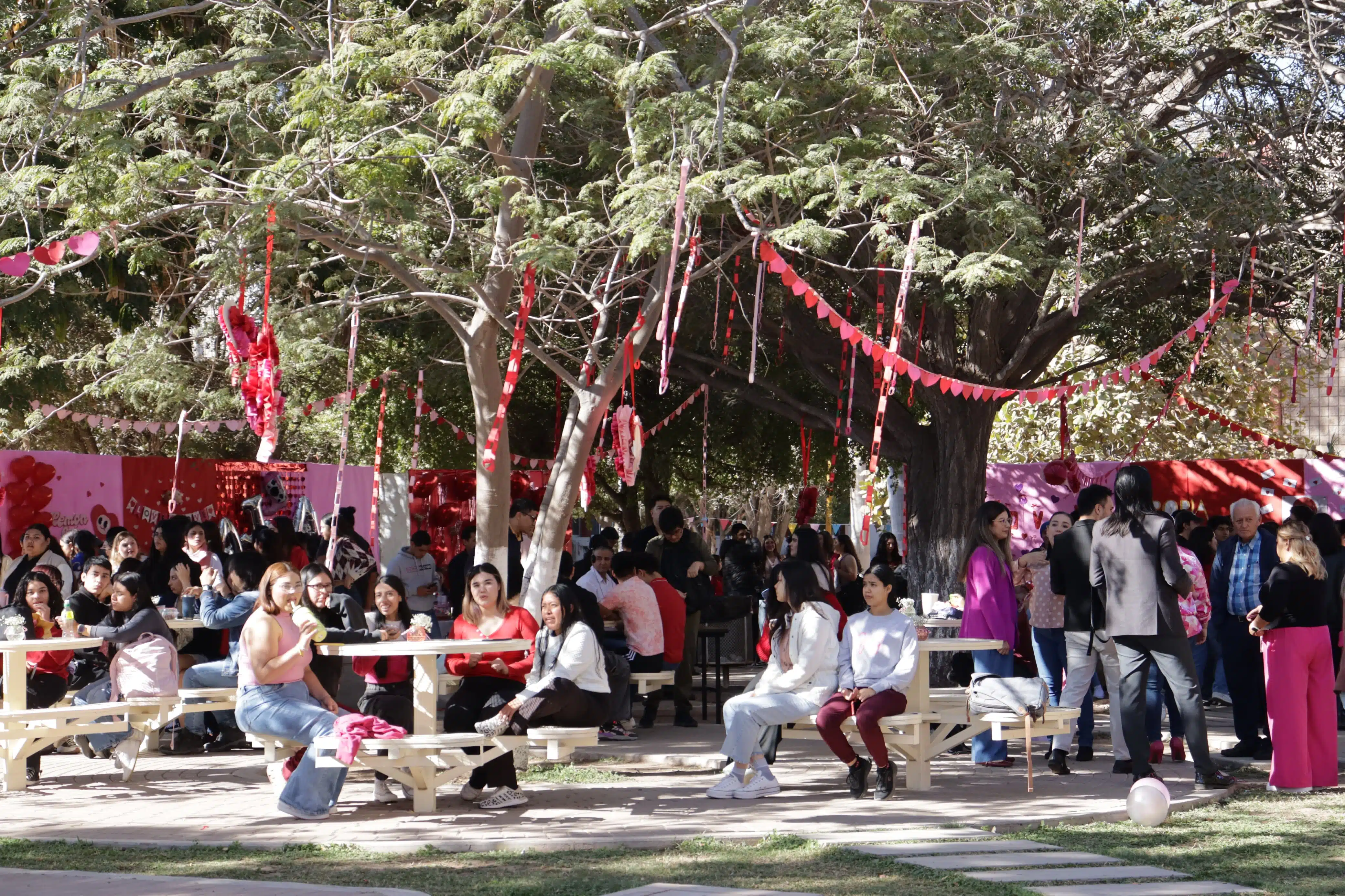 Estudiantes de la UAdeO