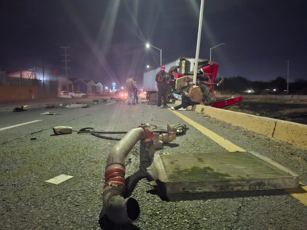 Choque de tráileres en Culiacán