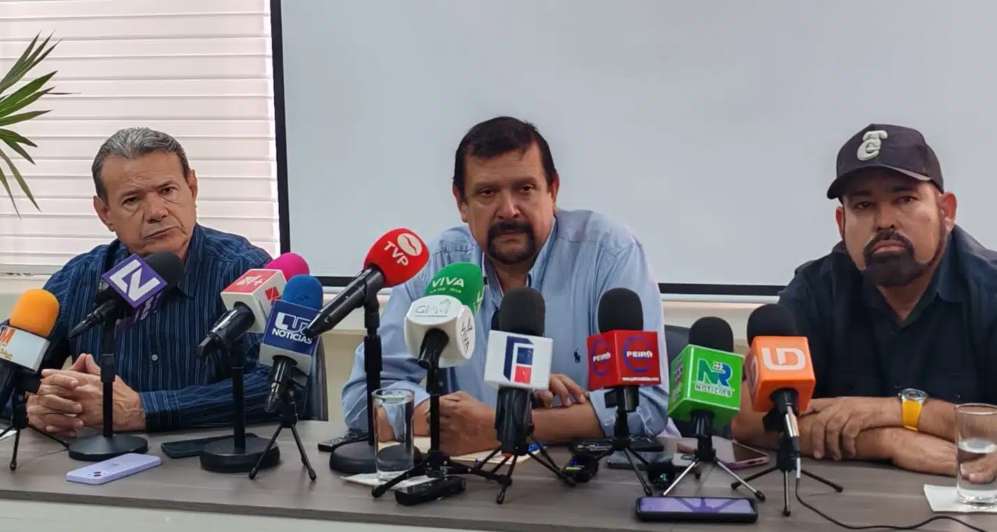 Serapio Vargas en conferencia de prensa