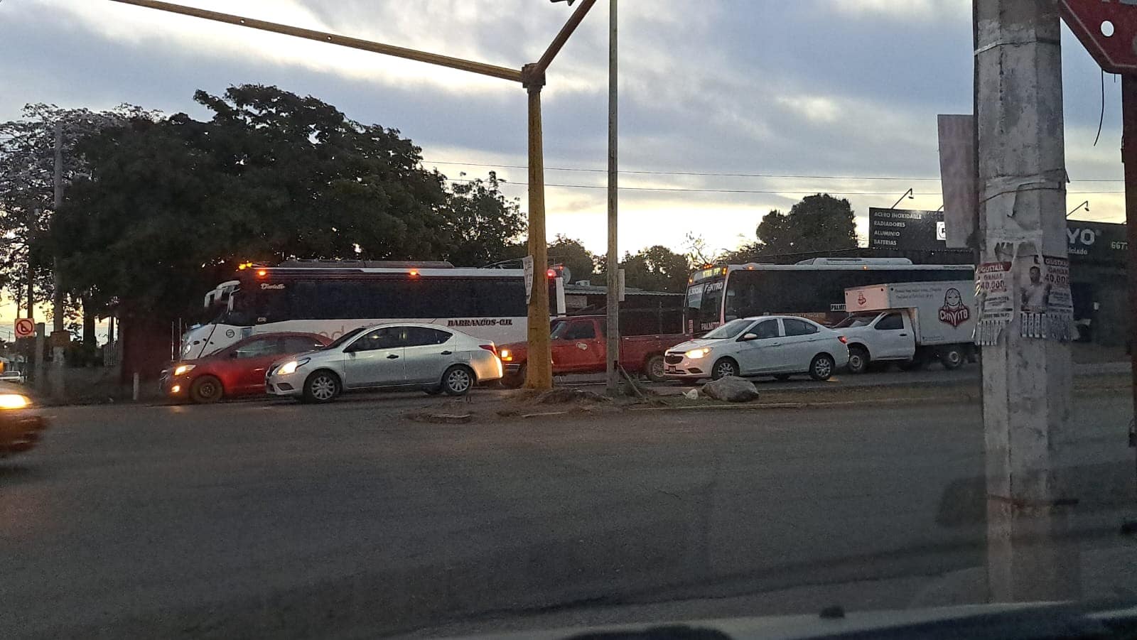 Tránsito de vehículos la mañana de este martes 18 de febrero en culiacán