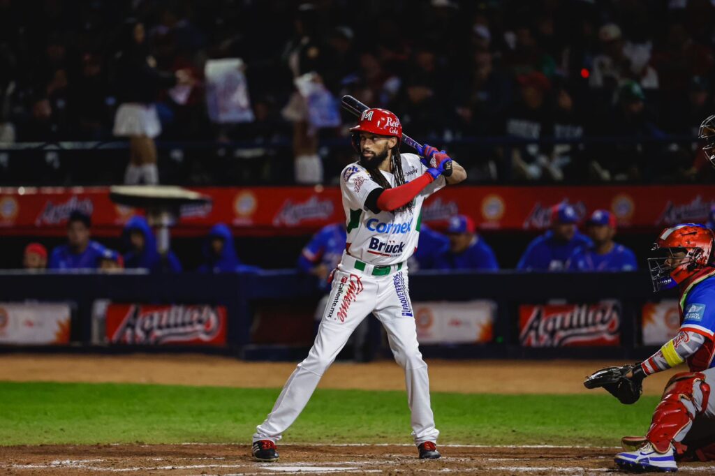 Hamilton participando en su primera Serie del Caribe Mexicali 2025