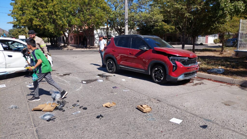 La camioneta Kia que chocó con el vehículo Chevrolet