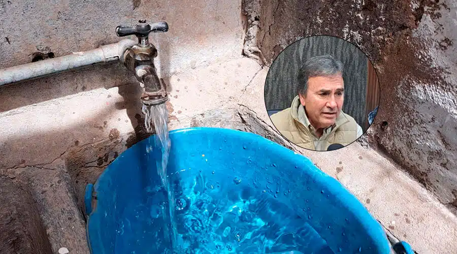 Cubeta de agua es llenada desde el grifo