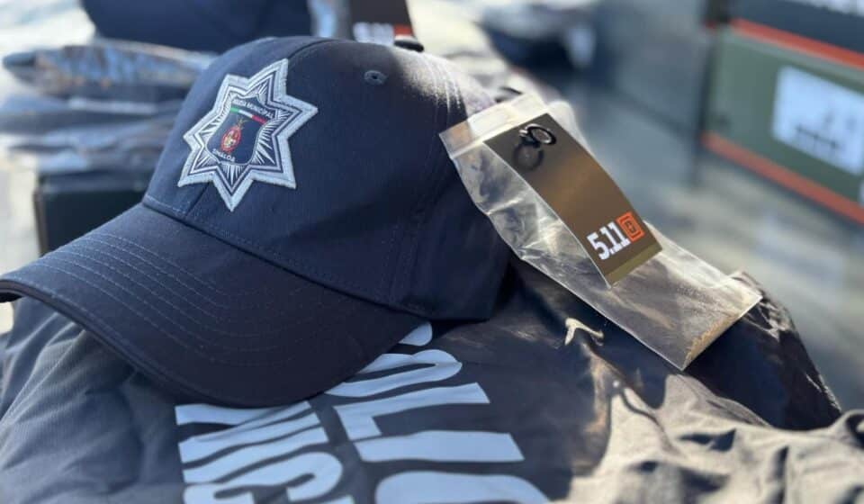 UNIFORMES POLICÍAS EL FUERTE