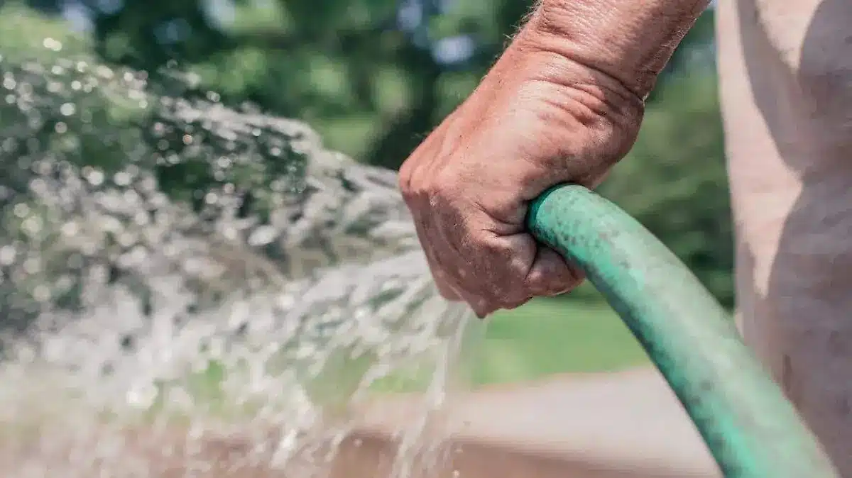 Utilizando agua de manera ineficiente - Ilustrativa