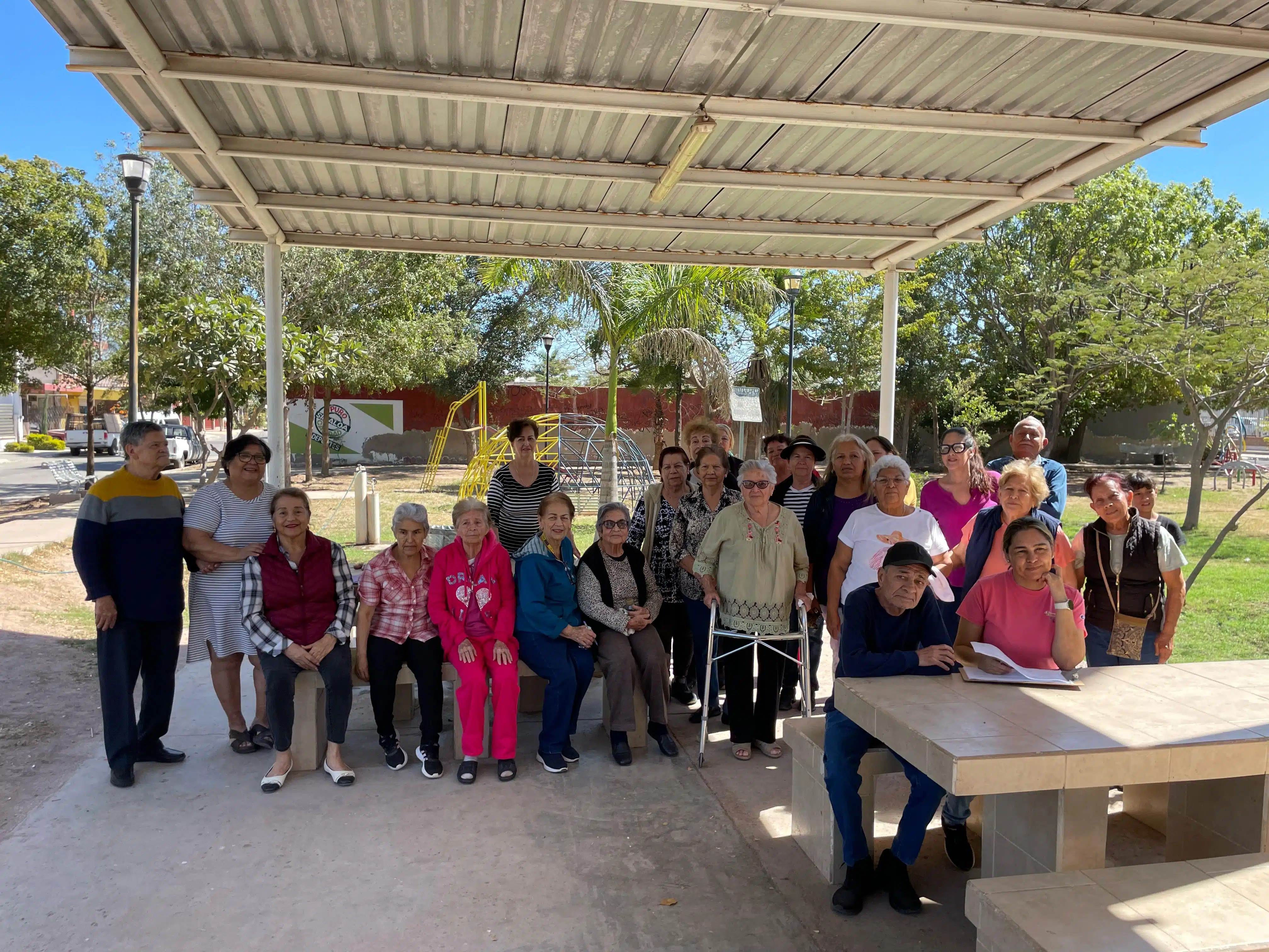 Vecinos de la colonia San Francisco en Los Mochis, se oponen a la instalación del Parque Perrón en su parque