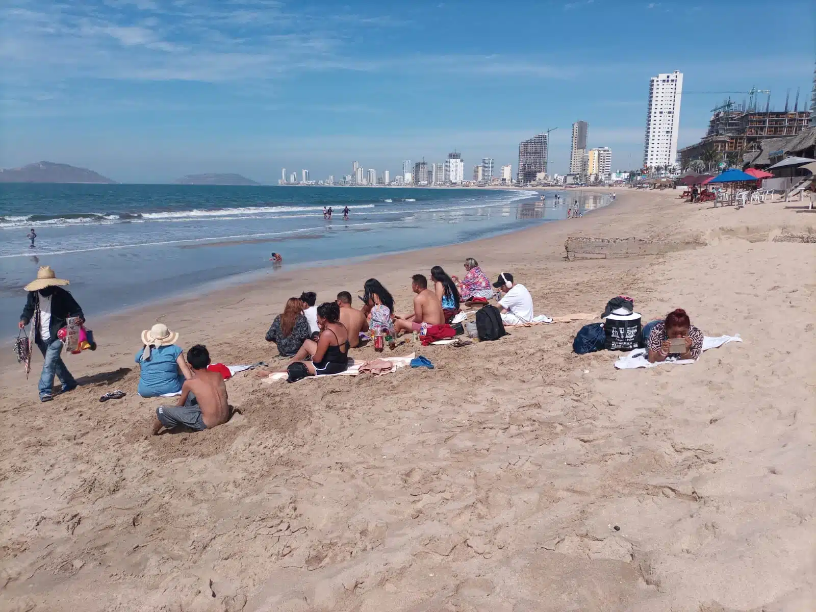 Playa de Mazatlán, lugar de vendedores ambulantes