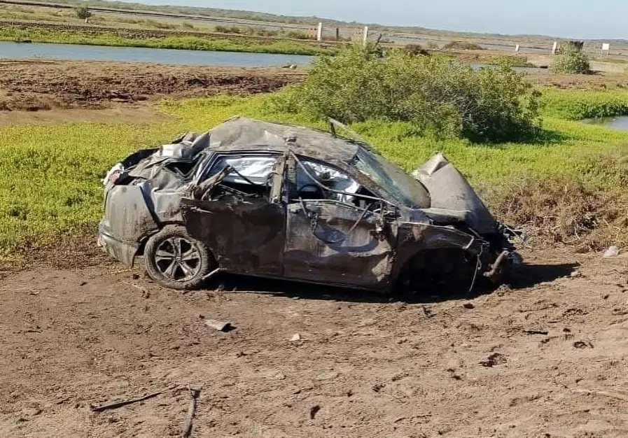 Visual de la volcadura, ocurrida en Guasave, Sin