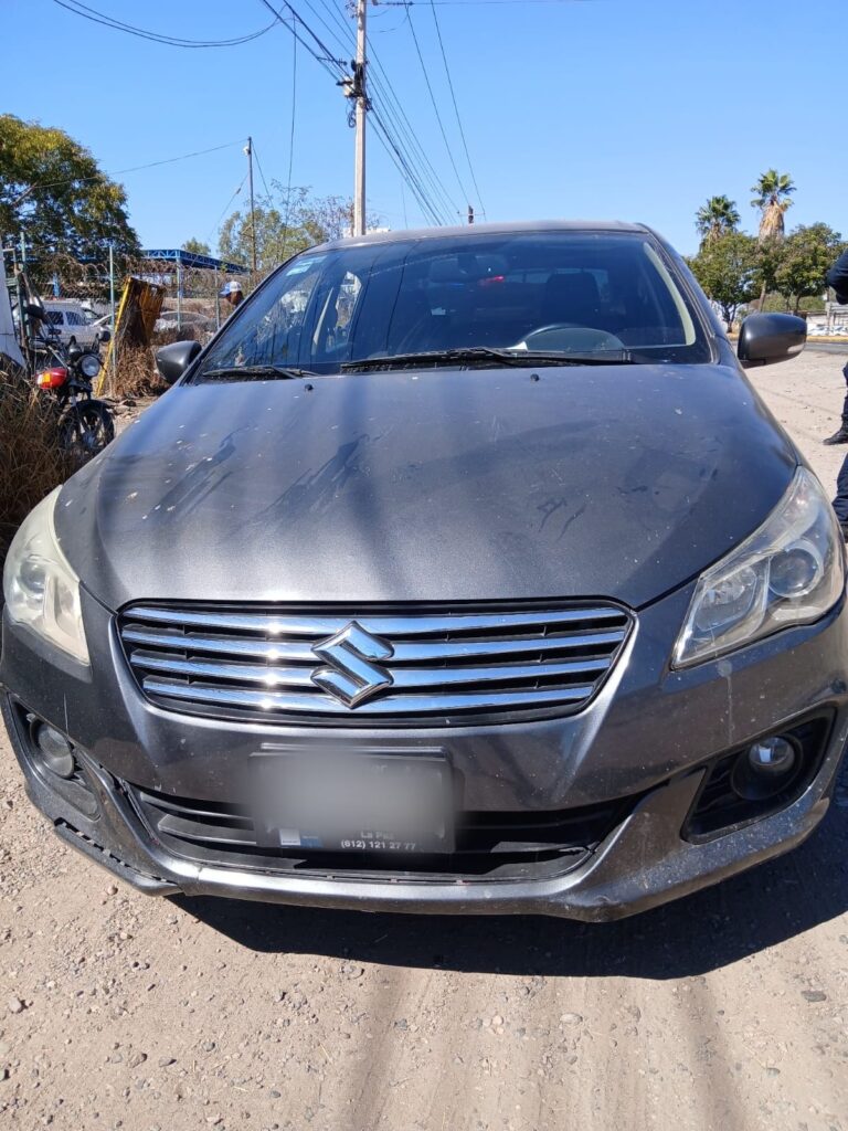 Vehículo Suzuki asegurado por las autoridades en Culiacán.