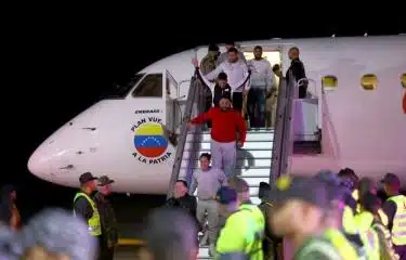 Venezuela recibe primer grupo de deportados desde Estados Unidos