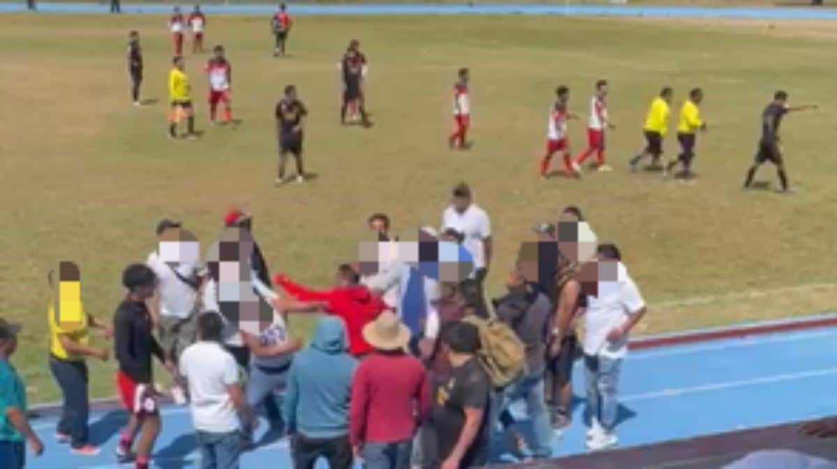 Violencia en partido de fútbol en Tlaxcala; captan en video golpes y disparos